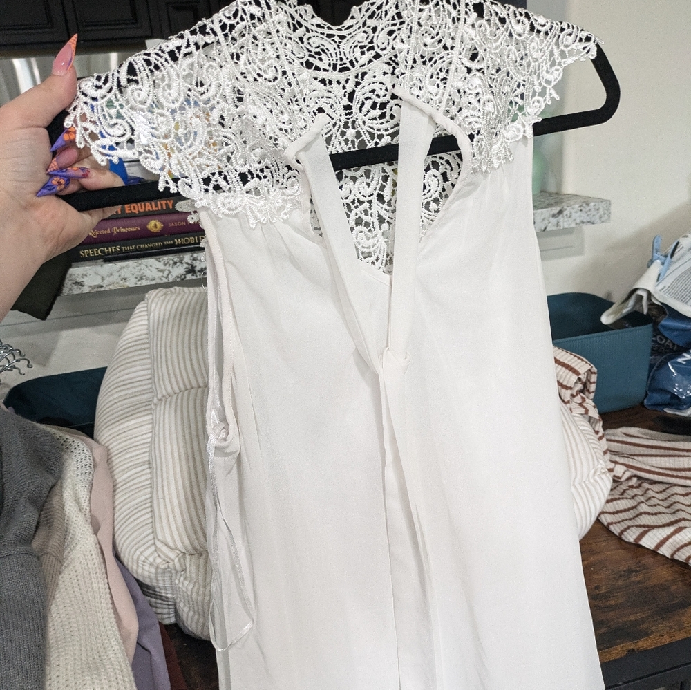 Pyramid collection white lace top